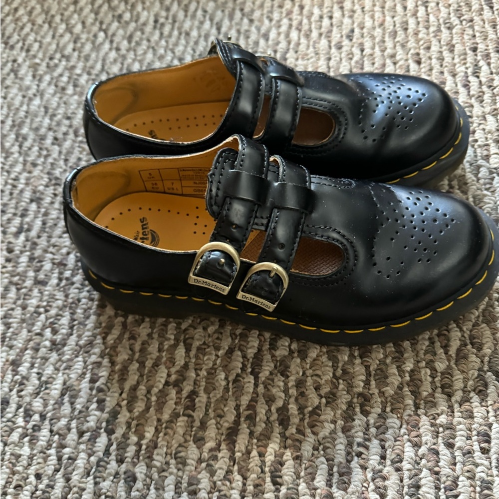 EXCELLENT CONDITION Doc Martens Mary Janes 8065